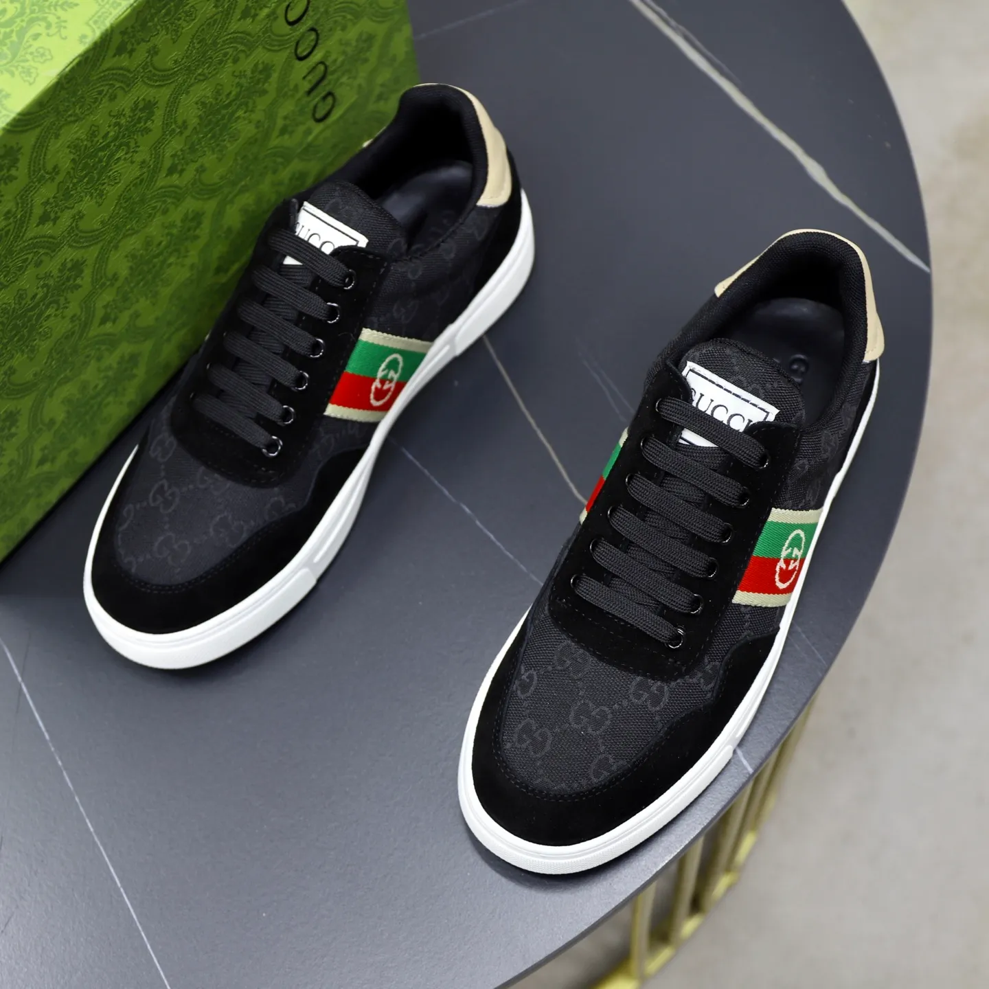 Men's men's shoes 💰440💰🙅‍♂️🙅‍♂️🙅‍♂️ Brand: Gucci GUCCi Standard code: 38-44 (45 customized) Grade: Same as the official website Material: Original material splicing Comfortable and breathable sheepskin lining Lightweight and wear-resistant sports outsole Style category: Men's fashion casual shoes Running sports shoes Distinguished luxury brand elements Top luxury color: actual picture color